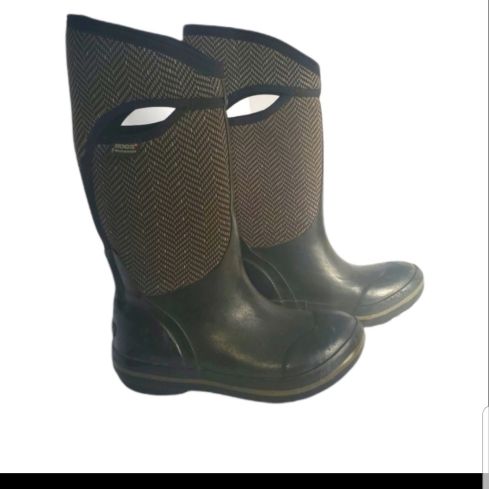 Black bogs size 6